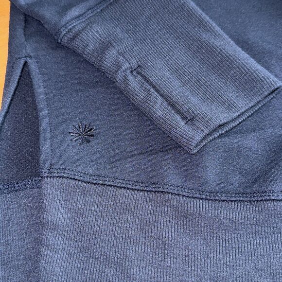 Athleta Womens Coaster Luxe Sweatshirt Navy Blue Size Small High Lowe Thumbholes - Picture 7 of 10